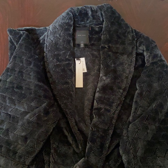 Robe - Picture 1 of 3